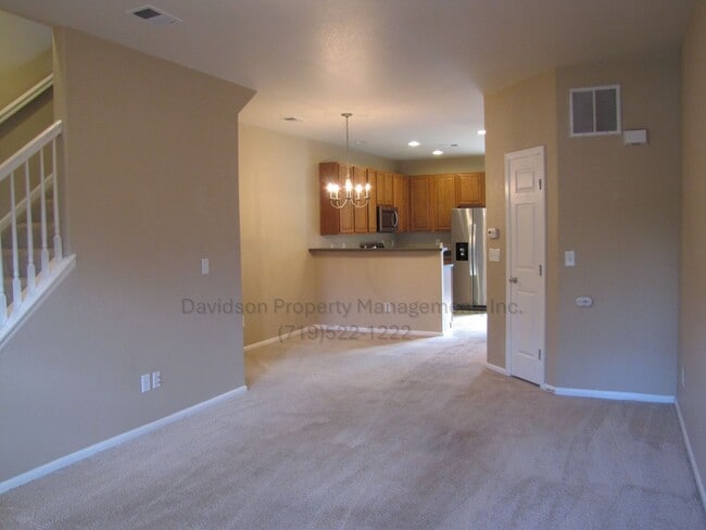 Building Photo - Beautiful 2 Bedroom Townhouse Near The Air...