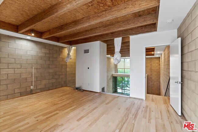 Building Photo - 6615 Melrose Ave