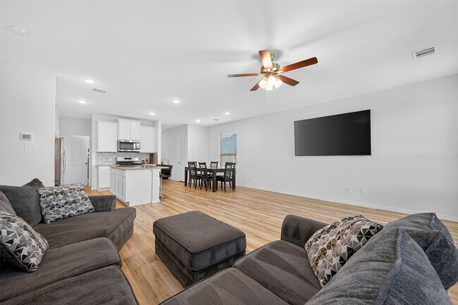 Building Photo - 21624 Elmheart Dr