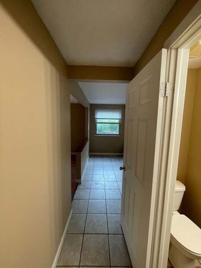 Building Photo - 5683 Crestview Dr