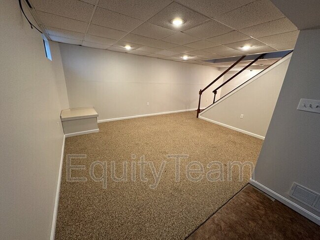 Building Photo - 9400 White Pine Dr