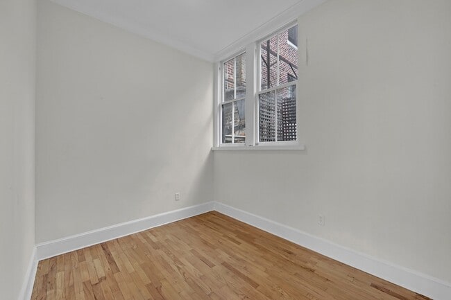 Building Photo - 127 E 69th St