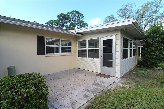 Building Photo - 390-301 301 Blvd W