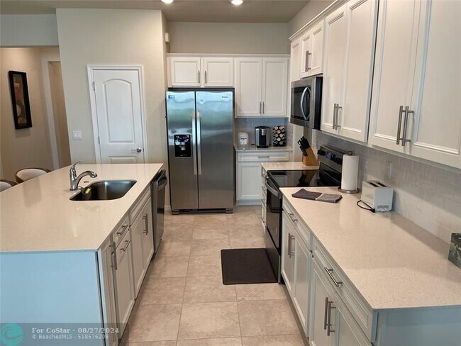 Building Photo - 2127 Appleton Cir S