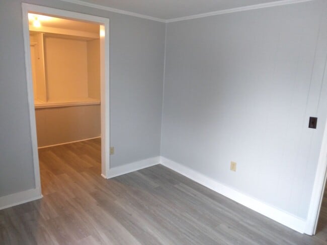 Building Photo - Walk to the Beach, 2 Bedroom, 1 Bath, Unfurnished Condo, Utilities Included!