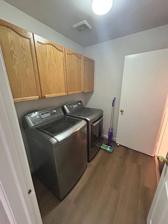 Building Photo - Recently Renovated Beautiful Forest Lakes Home - 3bd/ 2ba w/Attached Garage