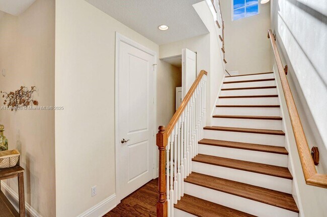 Building Photo - 226 N Latitude Cir