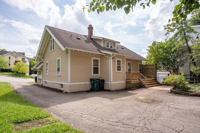 Building Photo - 601 Rushton Rd