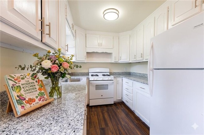 Building Photo - 5791 Lisa Ln