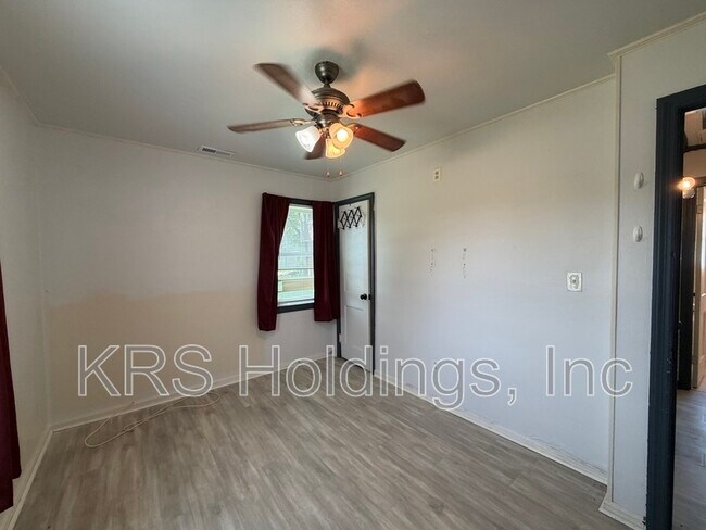 Building Photo - 408 Stockton Rd