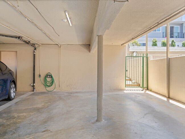 Building Photo - 1822 Spreckels Ln