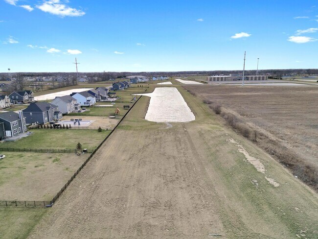Building Photo - 2390 Glenvale Dr