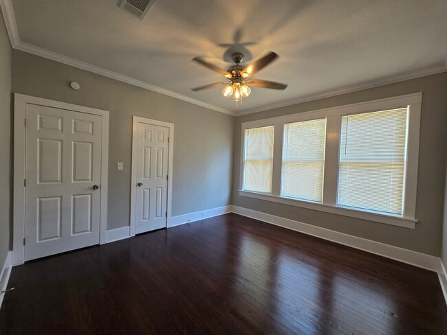 Building Photo - 328 Robinson Pl