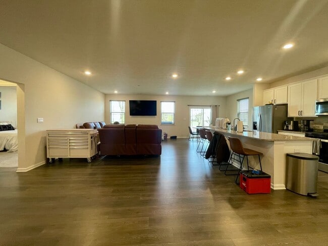 Building Photo - 3 Bed 2 Bath Available Now In Mccordsville!