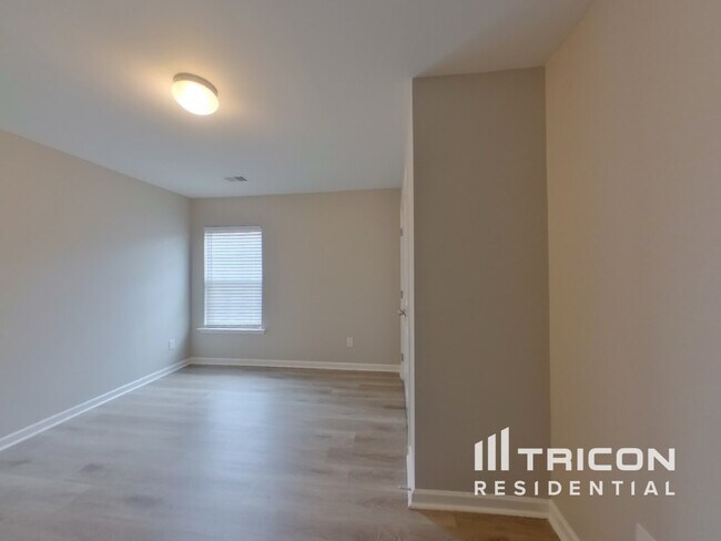Building Photo - 714 Streamside Dr