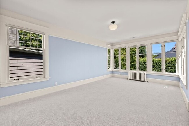 Building Photo - Stunning 1909 Craftsman w/ AC in Coveted C...
