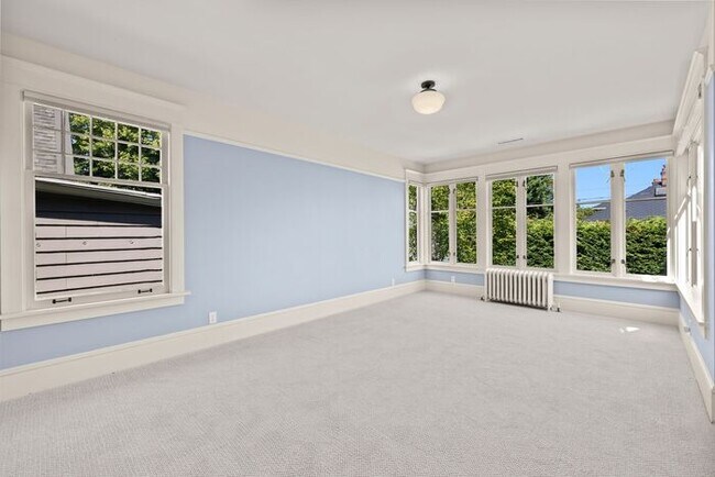 Building Photo - Stunning 1909 Craftsman w/ AC in Coveted Capitol Hill