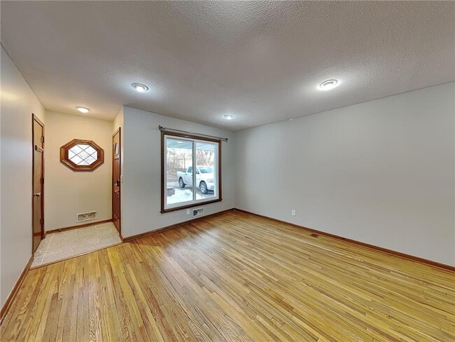 Building Photo - 2921 W 70 1/2 St