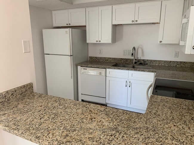 Building Photo - 806 Boulevard De L'Orleans