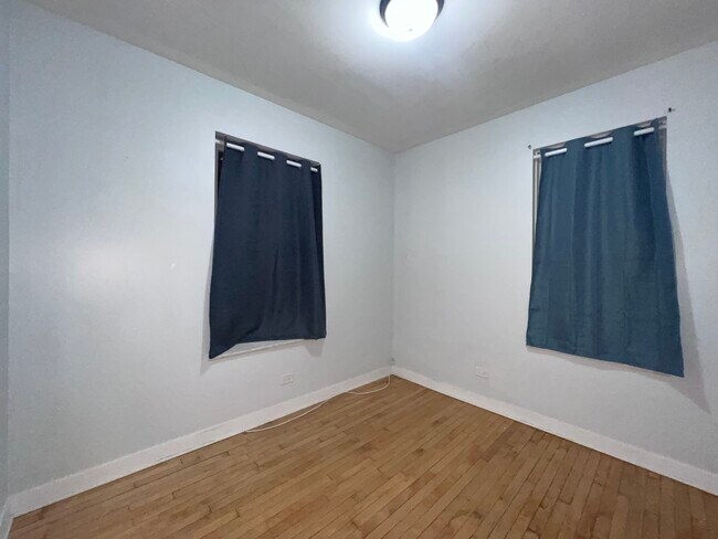 Building Photo - 1119 W 72nd St