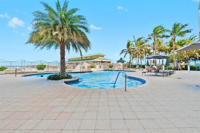 Building Photo - 16699 Collins Ave