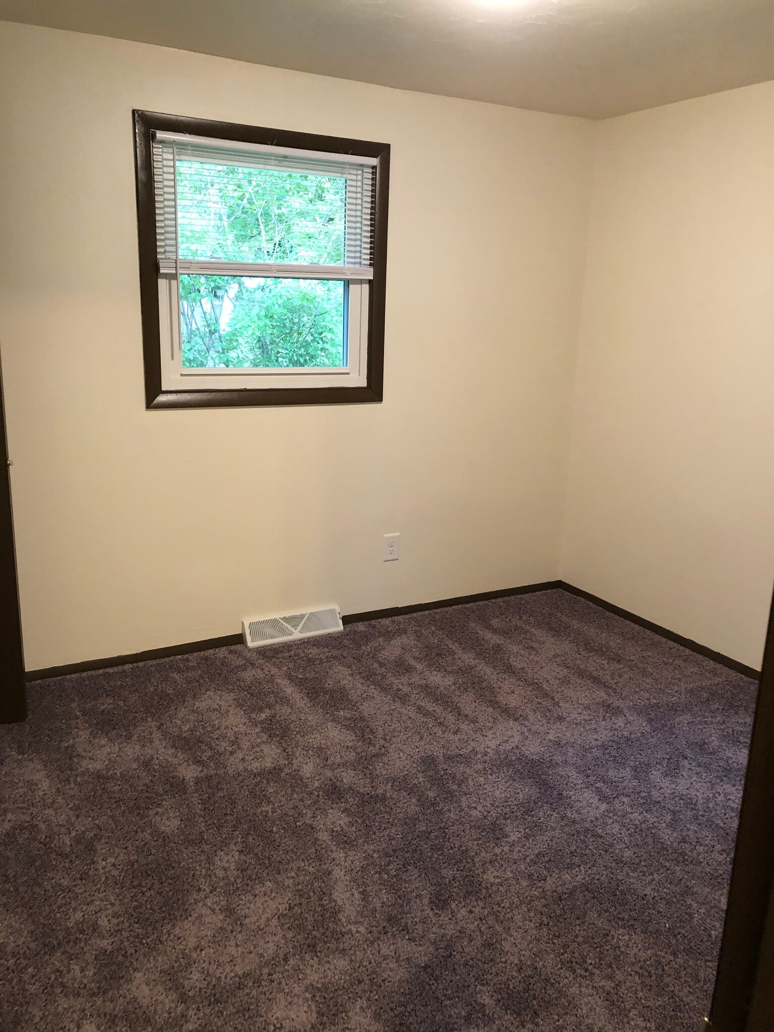 bedroom with 2 closets - 234 Coolidge St