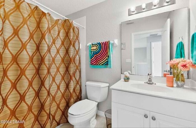 Building Photo - 3 bed 2 bath Townhome