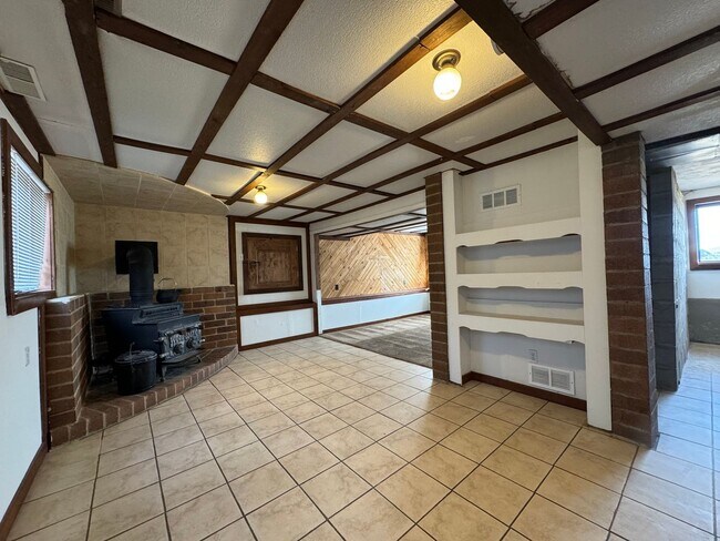 Building Photo - Cute 3 Bedroom house in Windsor