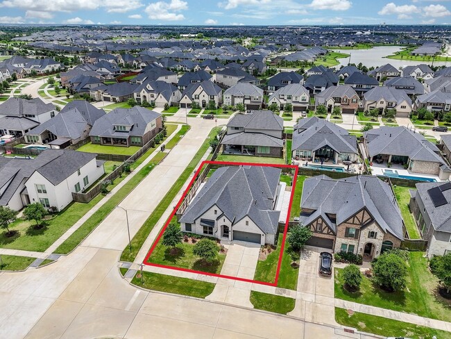 Building Photo - 28903 Creekside Bend Dr
