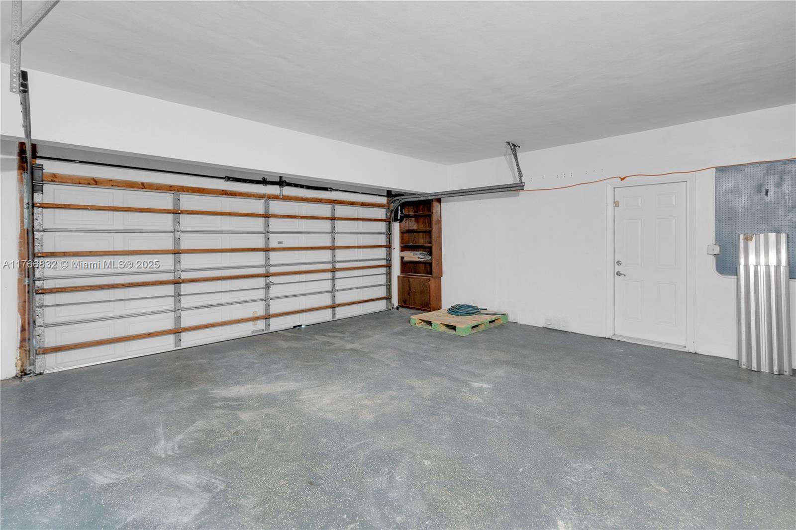 Building Photo - 721 SW 64th Ter