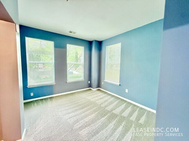 Building Photo - 424 Ava Way NE