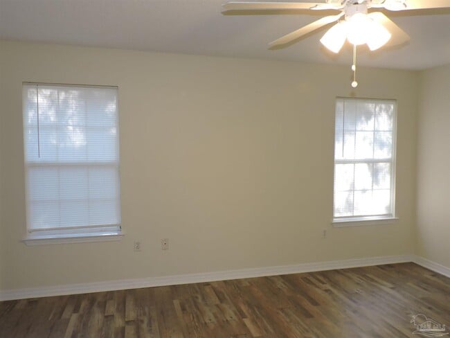 Building Photo - 2513 Gulf Breeze Ave