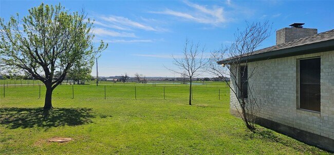 Building Photo - 16 Brenda Ln