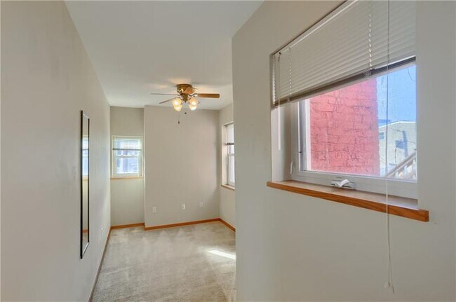 Building Photo - 2810 Sarah St