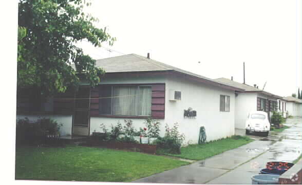 Primary Photo - 711 E Newmark Ave
