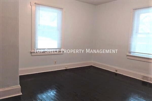 Building Photo - 718 25th St