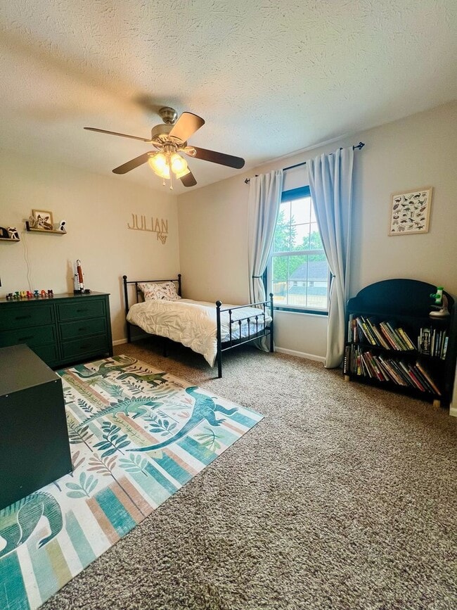 Building Photo - Beautiful 4 Bedroom Home in a Cul-De-Sac