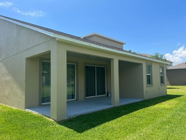 Building Photo - Beautiful 4/3.5 home located in Independence Signature Lakes Community of Winter Garden!