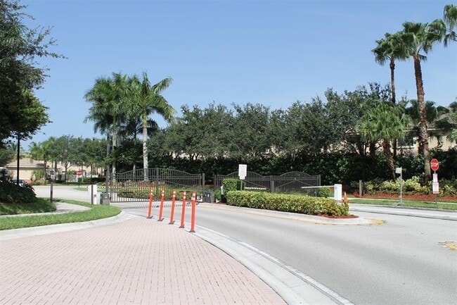 Building Photo - 4136 Forest Dr