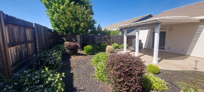 Building Photo - West Park -3 Bedroom, 2 Bath,  Single Stor...