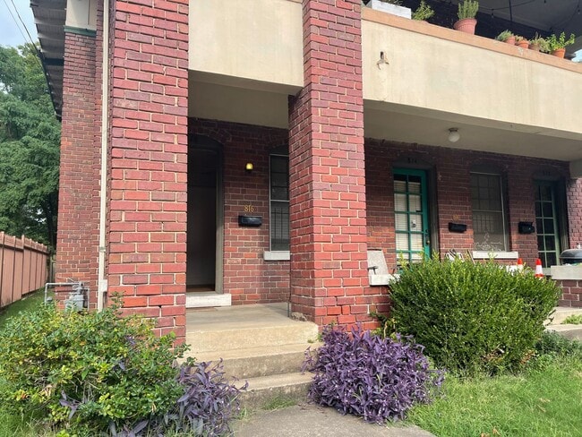 Building Photo - 816 Sherman St