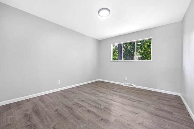 Building Photo - 906 Chula Dr