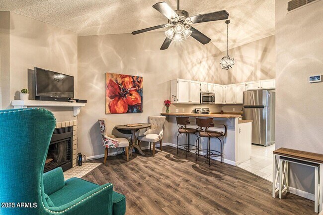 Primary Photo - 4901 E Kelton Ln