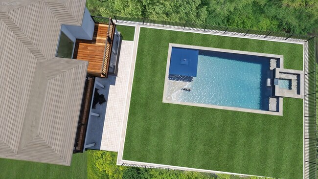 Building Photo - 306 Pinecrest Rd NE