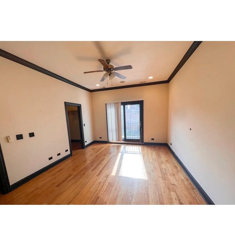 Building Photo - 6318 N Albany Ave