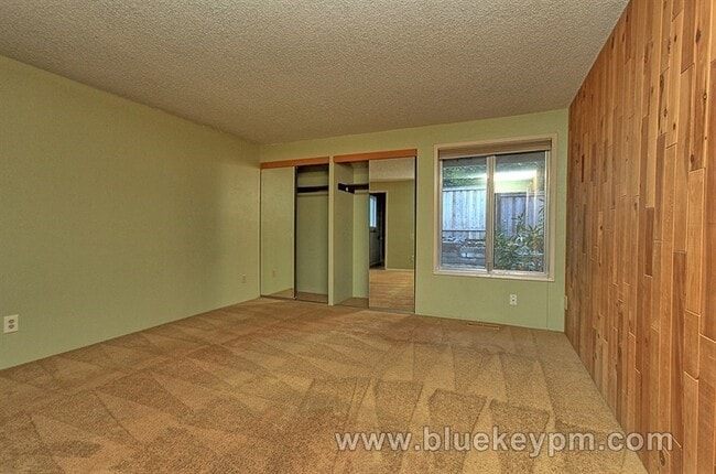 Building Photo - 3 bed, 2 bath home in Portland near Highwa...