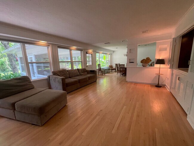 Building Photo - South Highland Beauty! This Is The One To ...