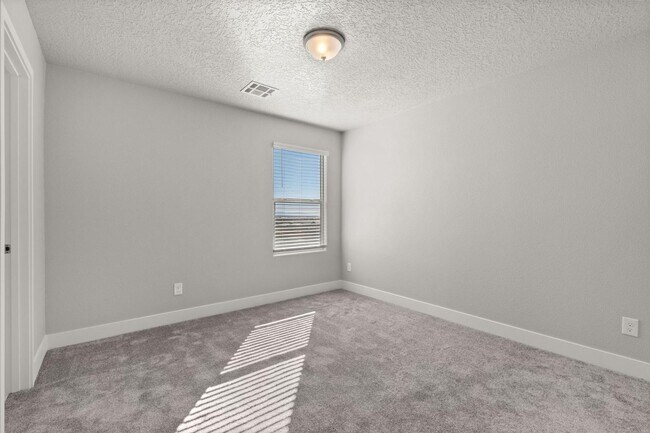 Building Photo - 6688 Zachary Rd NE