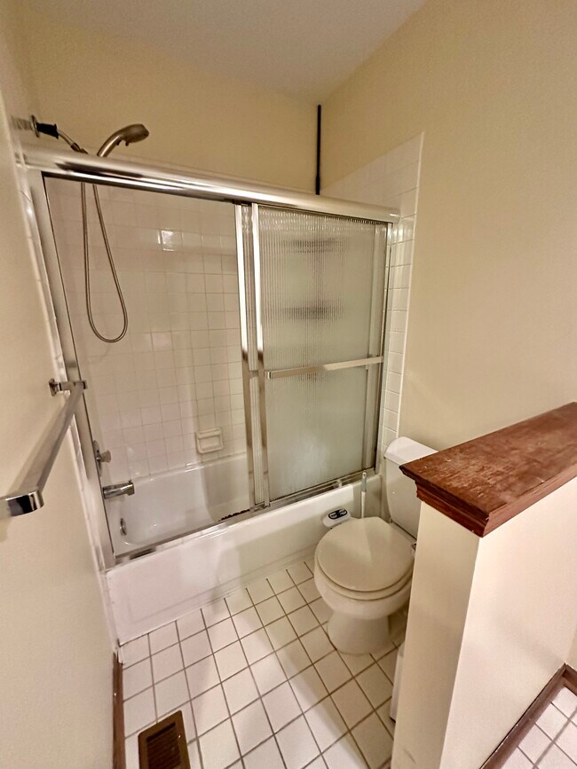 Bathroom - 1010 Arbor Ct