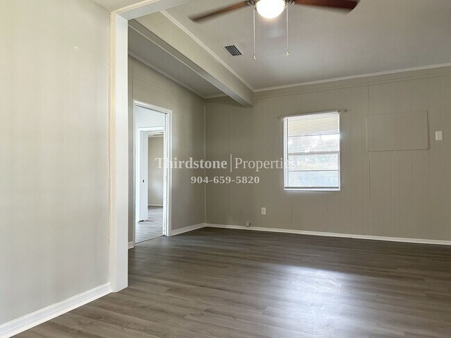 Building Photo - 3518 Japonica Rd N